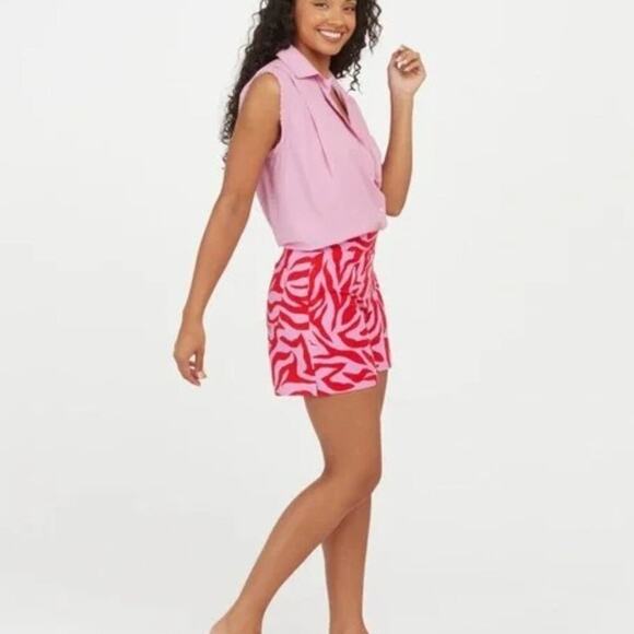 Spanx Brand On the Go Shorts Size Medium Red & Pink Zebra Print Pull On Style - Picture 3 of 4